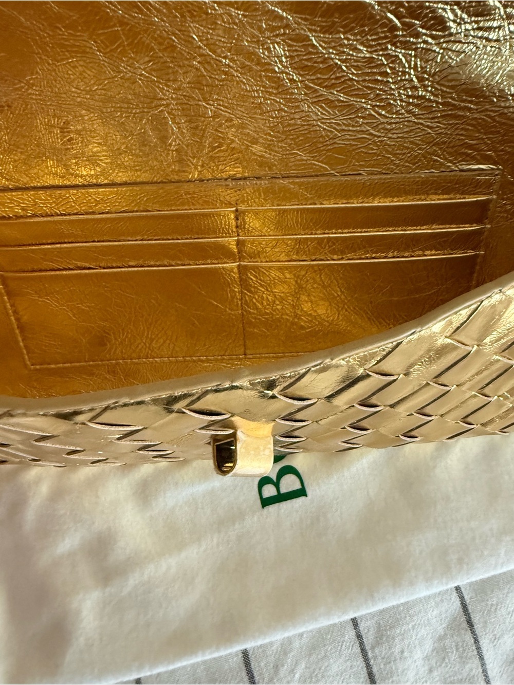 Bottega Veneta Andiamo Gold distressed calf Leather top handle Clutch NWOT - Picture 9 of 12